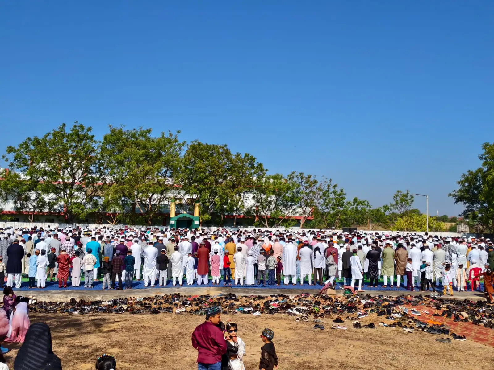 अनूपपुर: ईद पर एक-दूसरे के गले मिले, मांगी गई अमन चैन की दुआ, राज्य मंत्री ने दी मुबारकबाद