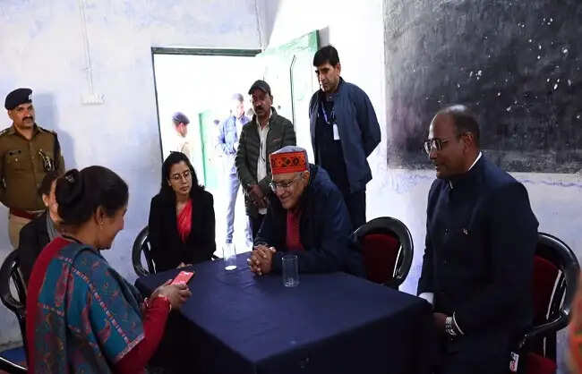 उत्तरकाशी में भारत-चीन सीमा से सटे पोलिंग बूथों का मुख्य निर्वाचन आयुक्त ज्ञानेश कुमार ने किया निरीक्षण