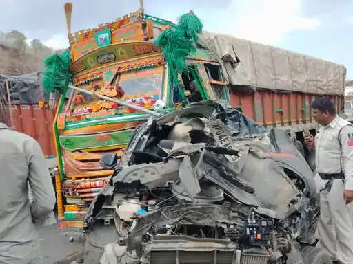 इंदौर:&nbsp;महू के&nbsp;भेरू घाट पर पांच वाहन आपस में टकराए, एक महिला की मौत, एक घायल