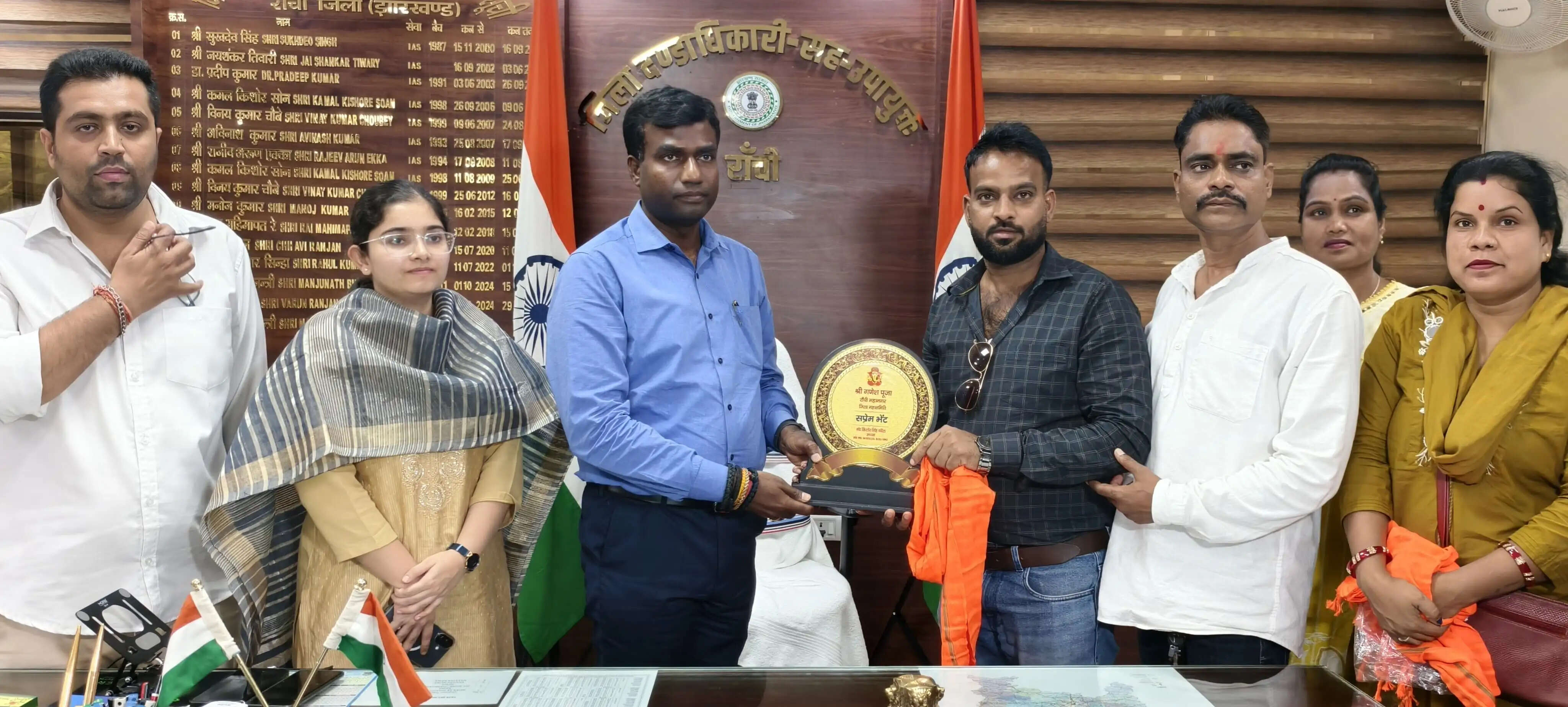 गणेश चतुर्थी के आयोजन को लेकर उपायुक्त से पूजा समितियों ने की मुलाकात