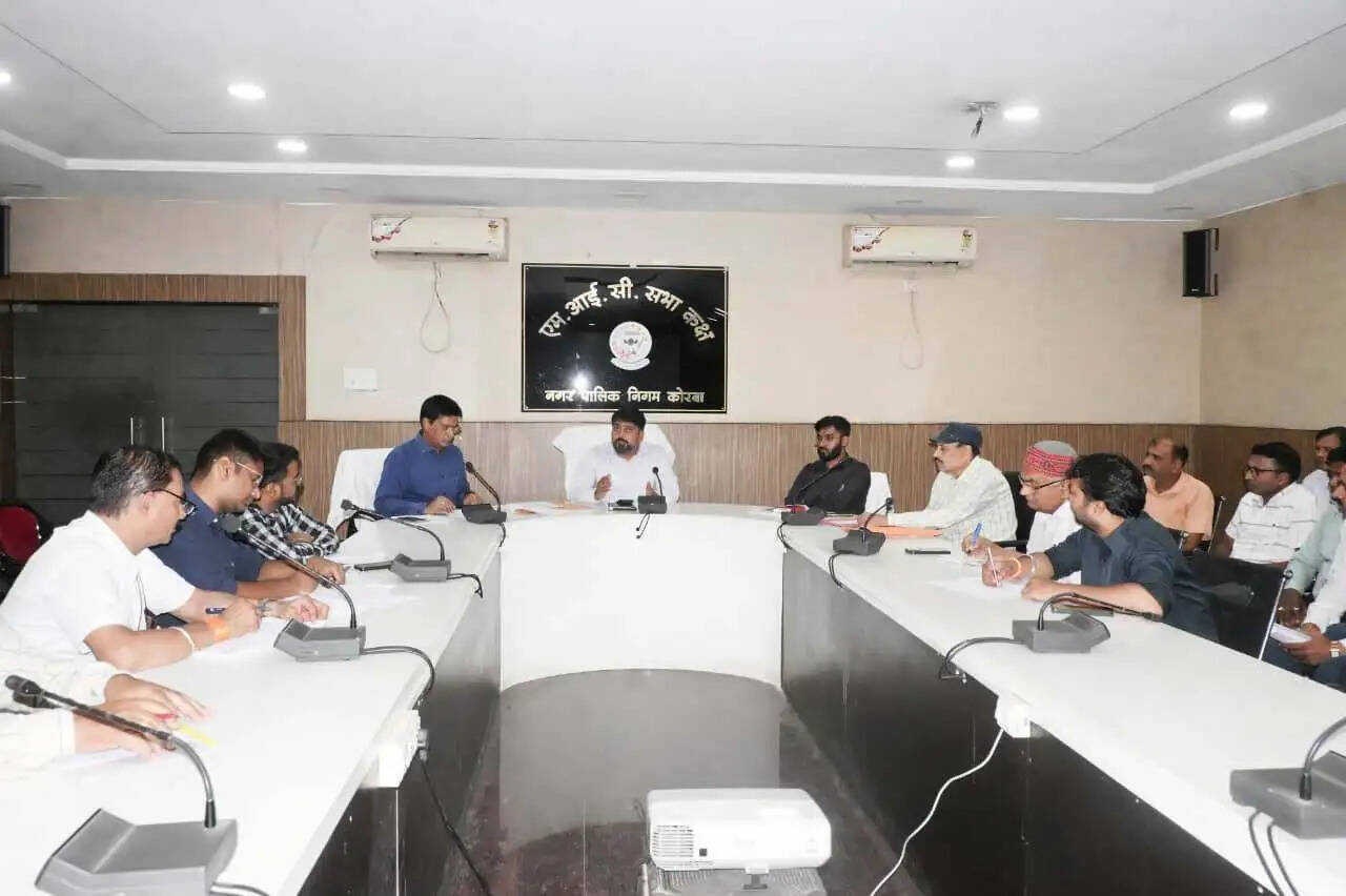 कोरबा : राजस्व वसूली में सुस्ती पर आयुक्त आशुतोष पाण्डेय सख्त, जिम्मेदार राजस्व निरीक्षकों को नोटिस जारी करने के निर्देश