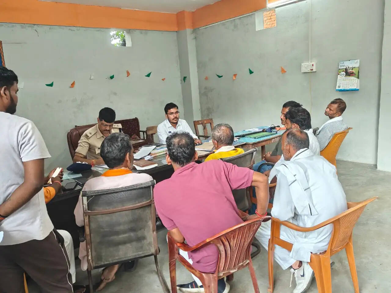 सरयू में नाव परिचालन पर पूर्ण रोक, दाहा नदी के जर्जर स्लूइस गेट से किसानों की बढ़ी चिंता