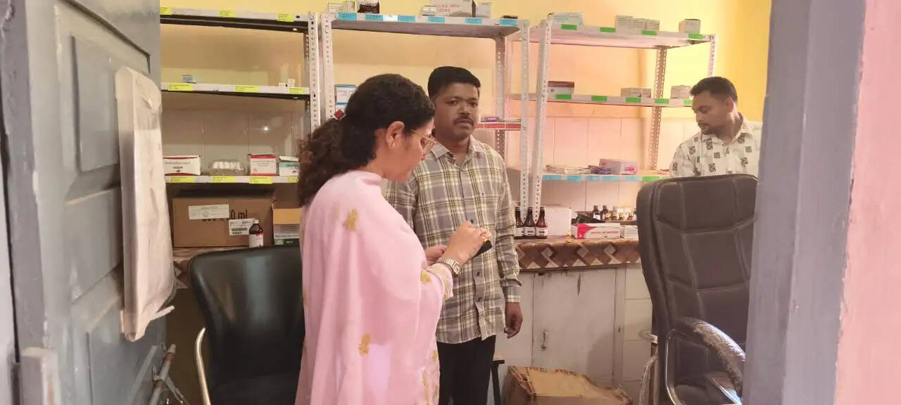 कोरिया : अस्पतालों में छापेमारी से खुली लापरवाही की पोल, डॉक्टर गायब, गंदगी पर फटकार