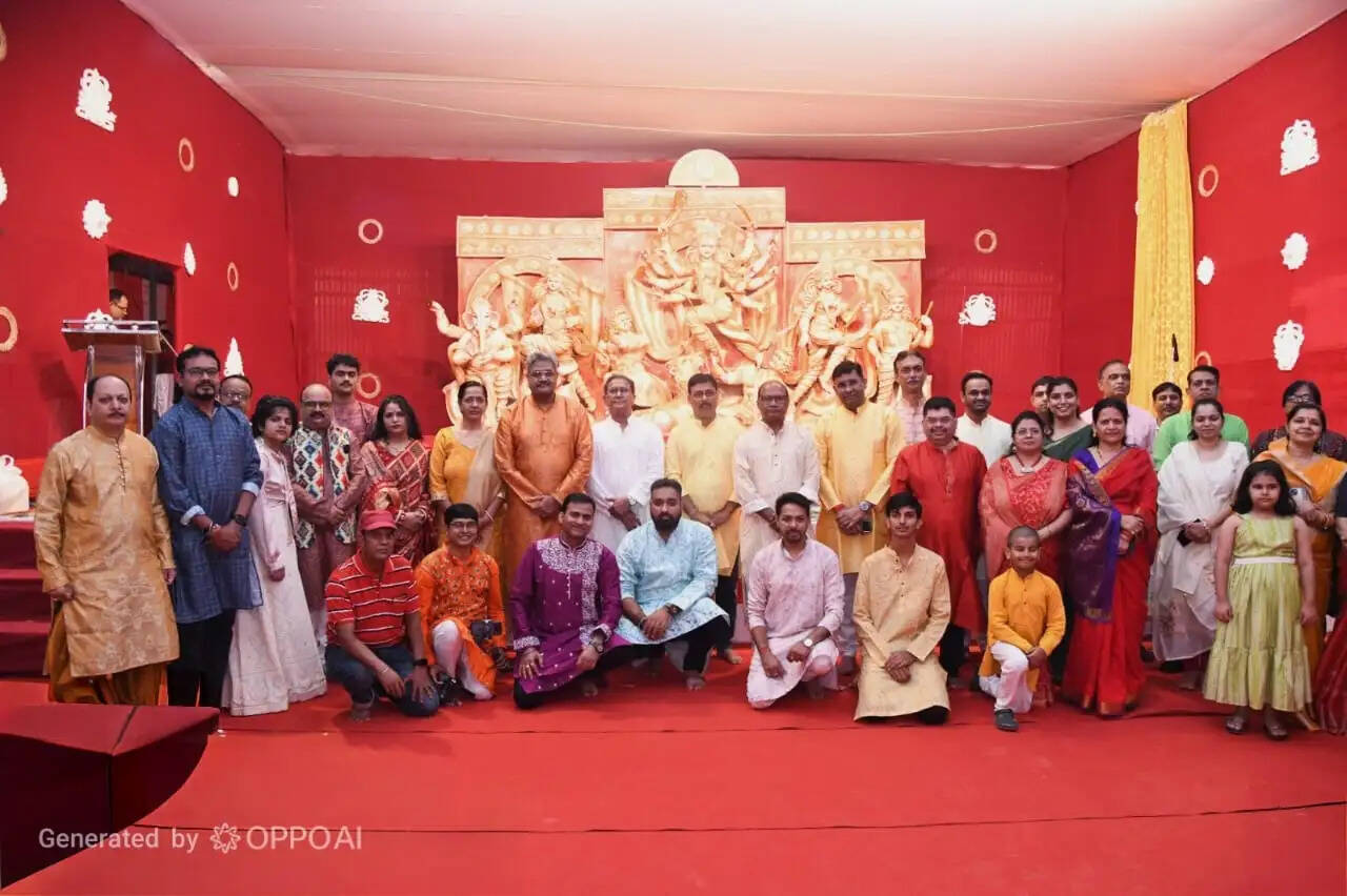 पारंपरिक वस्तुओं से सजा बालकोनगर का दुर्गा पूजा पंडाल