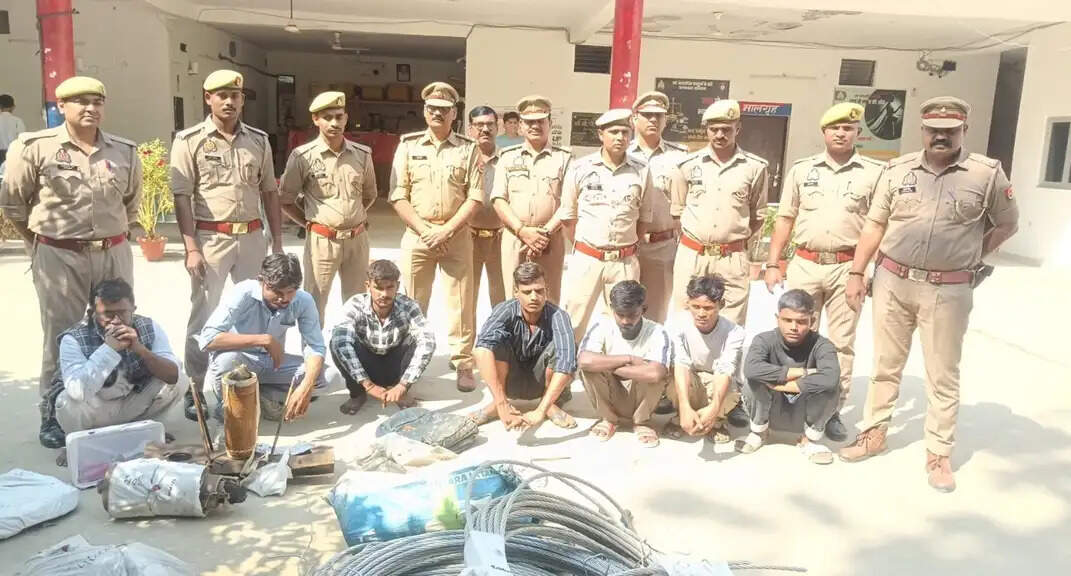 पुलिस के हत्थे चढ़े शातिर चोर नकदी समेत लाखों का माल बरामद