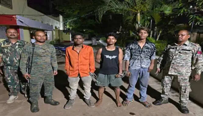 मोटरसाइक‍िल व सांई मंदिर के दान-पेटी से दान राशि चाेरी के तीन आराेपित गिरफ्तार