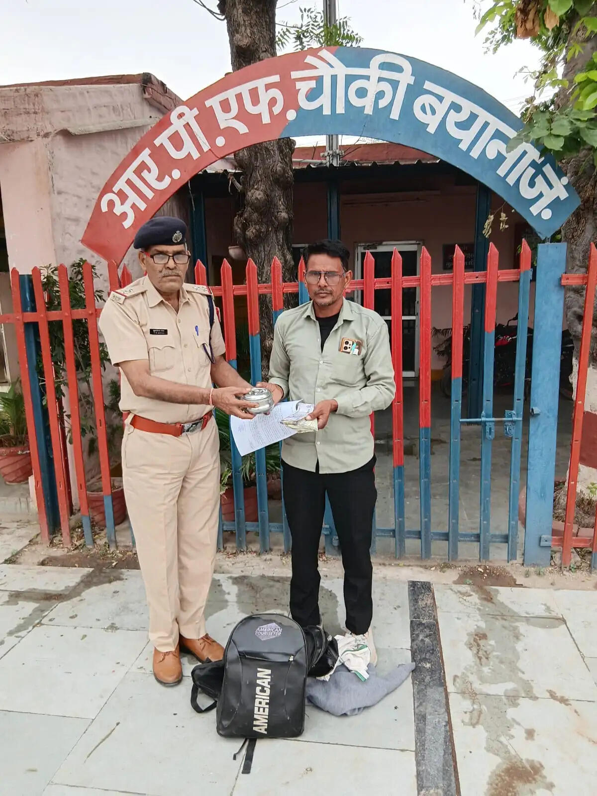 ट्रेन में यात्रियों के बैग आपस में बदल&nbsp;गए, टीटीई और आरपीएफ की तत्परता से सुलझा मामला