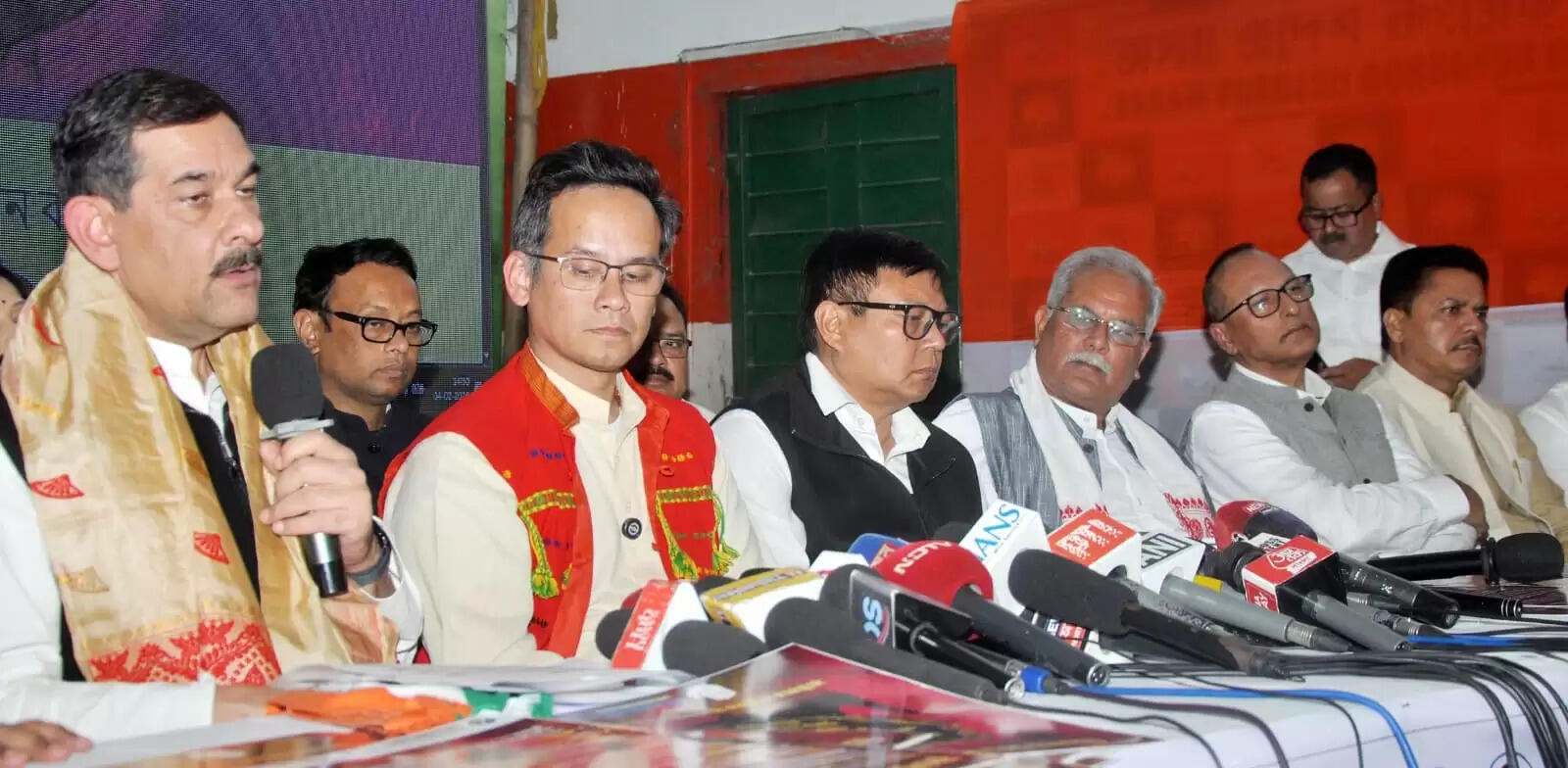 कांग्रेस का ‘हु इज हिमंत बिस्व सरमा’ अभियान, भ्रष्टाचार के आरोपों के साथ वीडियो, वेबसाइट और हेल्पलाइन लॉन्च