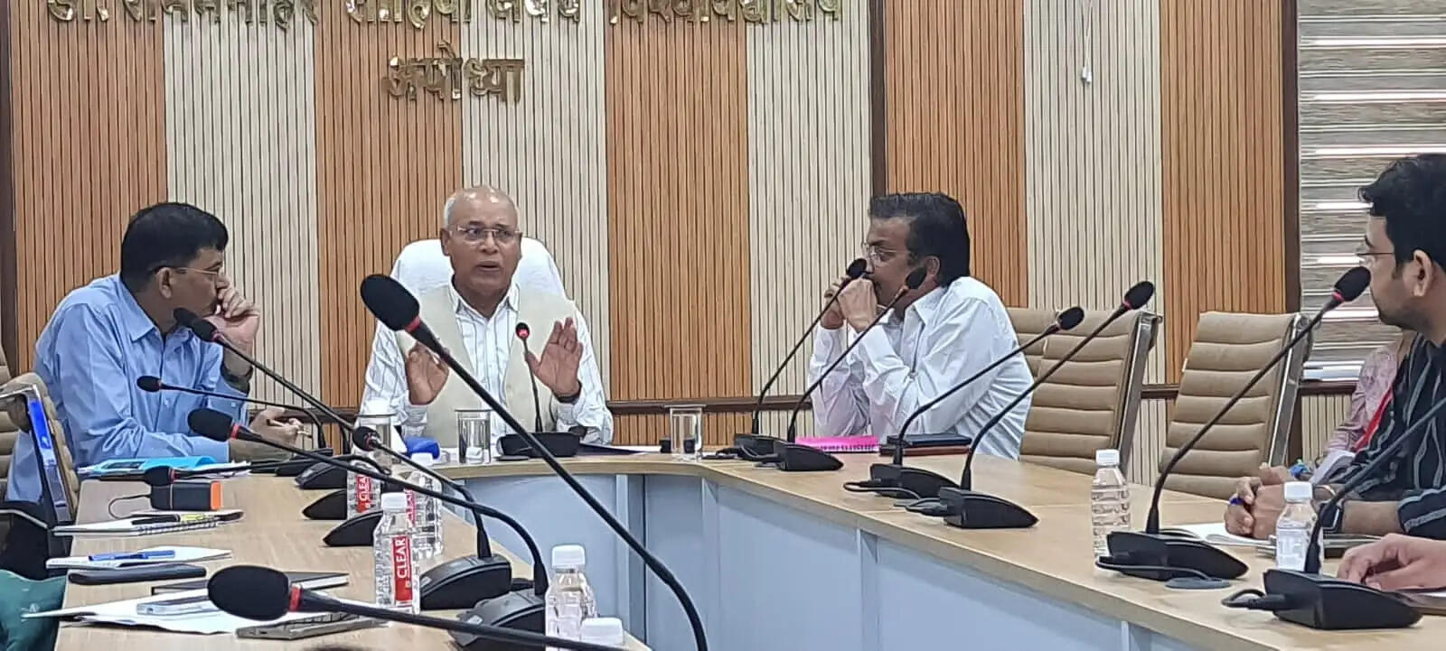 अवध विश्वविद्यालय : 'सस्टेनेबल टूरिज्म मैनेजमेंट' कार्यशाला में वित्तीय, स्वदेशी और सांस्कृतिक सततता पर मंथन