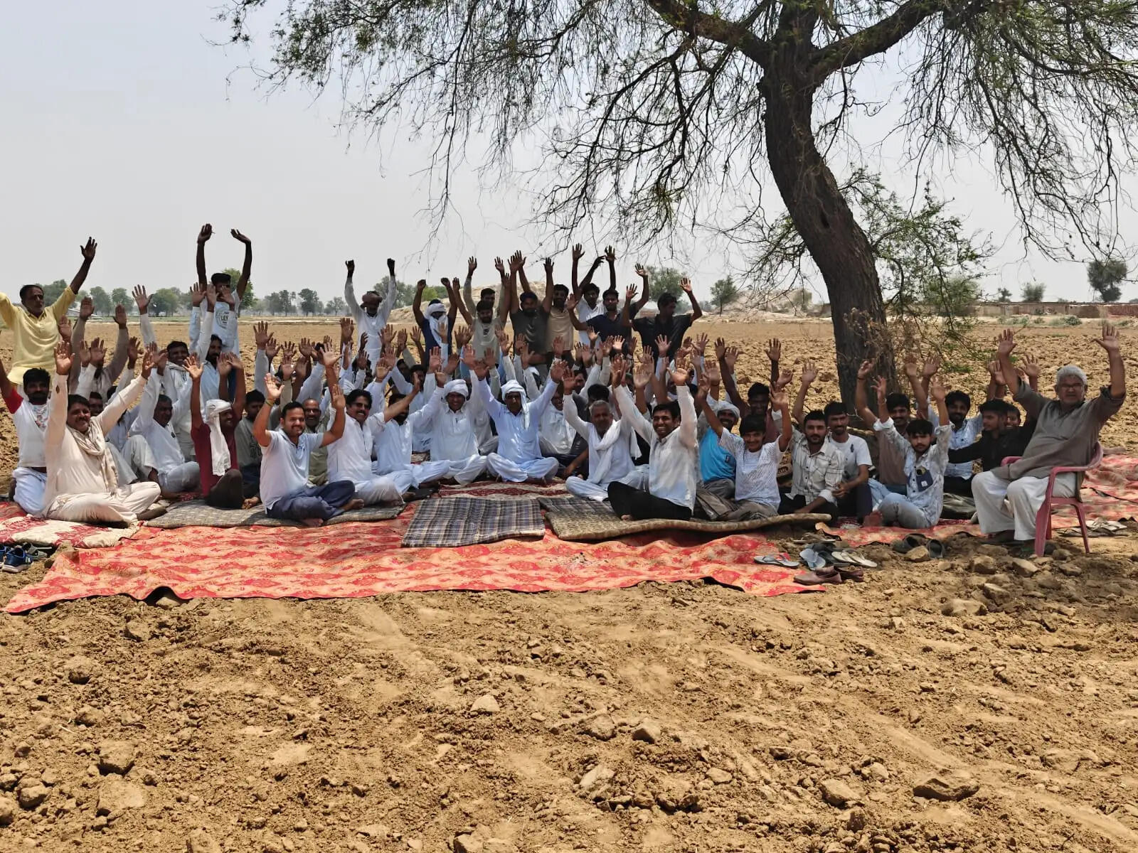 सिरसा: हरियाणा-राजस्थान बॉर्डर पर ग्रामीणों ने लगाया अनिश्चितकालीन धरना