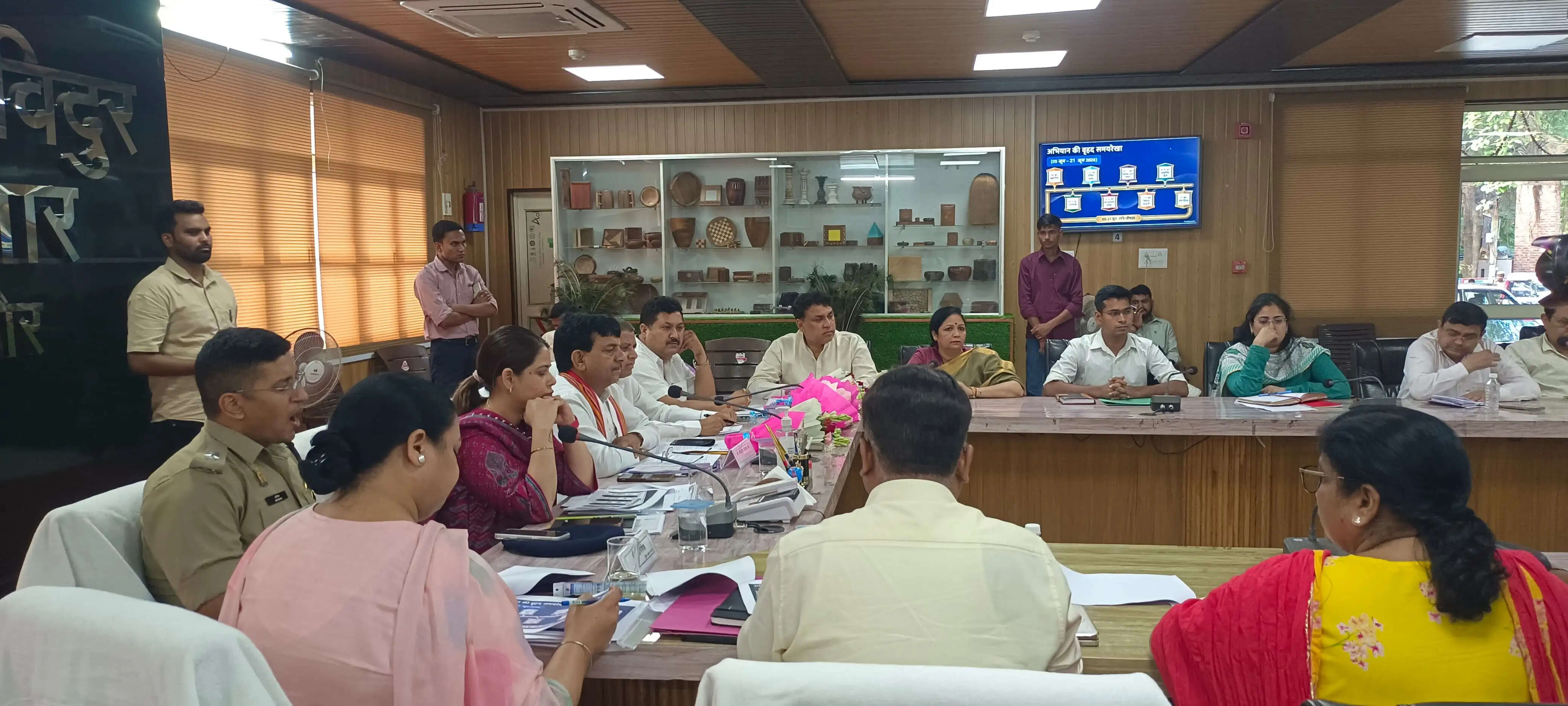 विकास कार्यों में किसी प्रकार की शिथिलता बर्दाश्त नहीं की जाएगी : कपिल देव अग्रवाल