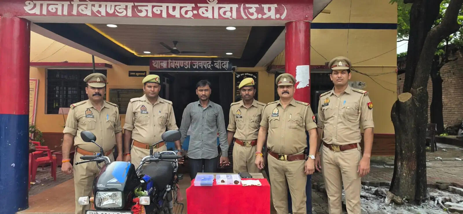 पांच लाख की स्मैक के साथ तस्कर गिरफ्तार, बाइक से गांव-गांव करता था सप्लाई