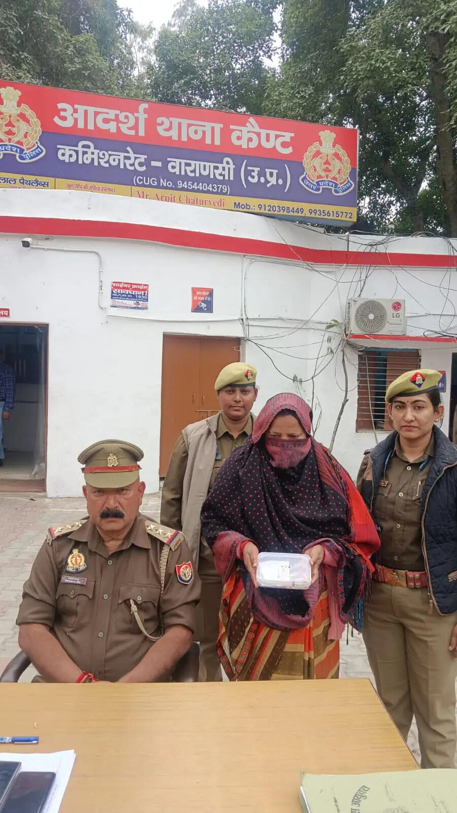 ज्वैलर की दुकान से आभूषण चाेरी के आराेप में महिला गिरफ्तार, सामान बरामद