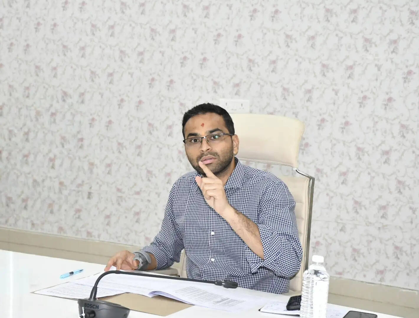 जिलाधिकारी ने आपराधिक प्रकरण में शस्त्र लाइसेंस निलंबित किया