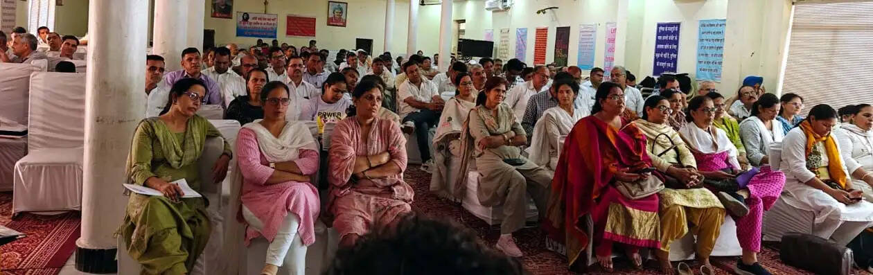 हिसार: शिक्षा बचाने के लिए आंदोलन तेज करेगा अध्यापक संघ