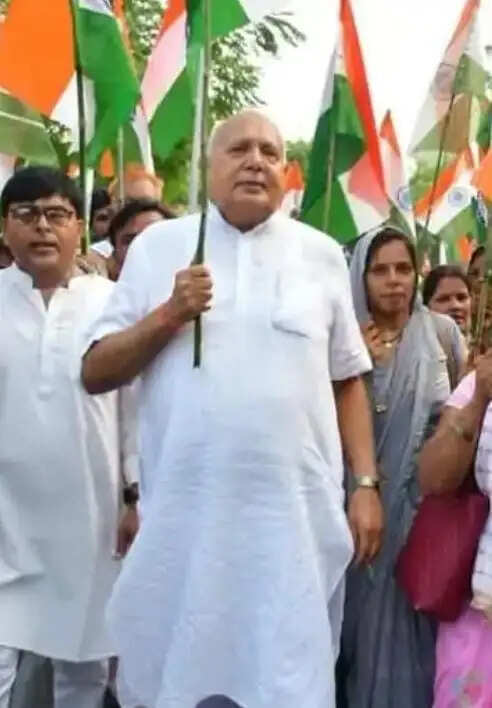 तिरंगा यात्रा में गूंजे भारत माता के जयकारे, कृषि मंत्री सूर्य प्रताप शाही ने किया नेतृत्व