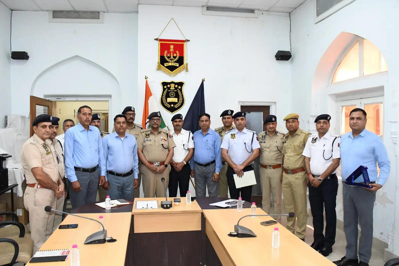 पुलिस व यातायात कंट्रोल रूम के उत्कृष्ट कार्य करने वाले पुलिसकर्मी सम्मानित