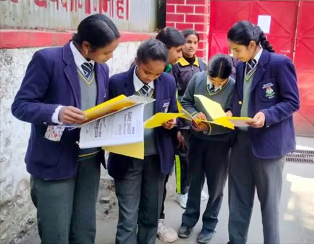उत्तराखंड बोर्ड परीक्षा में 2.15 लाख से अधिक परीक्षार्थी, इंटर में चित्रकला से शुरुआत