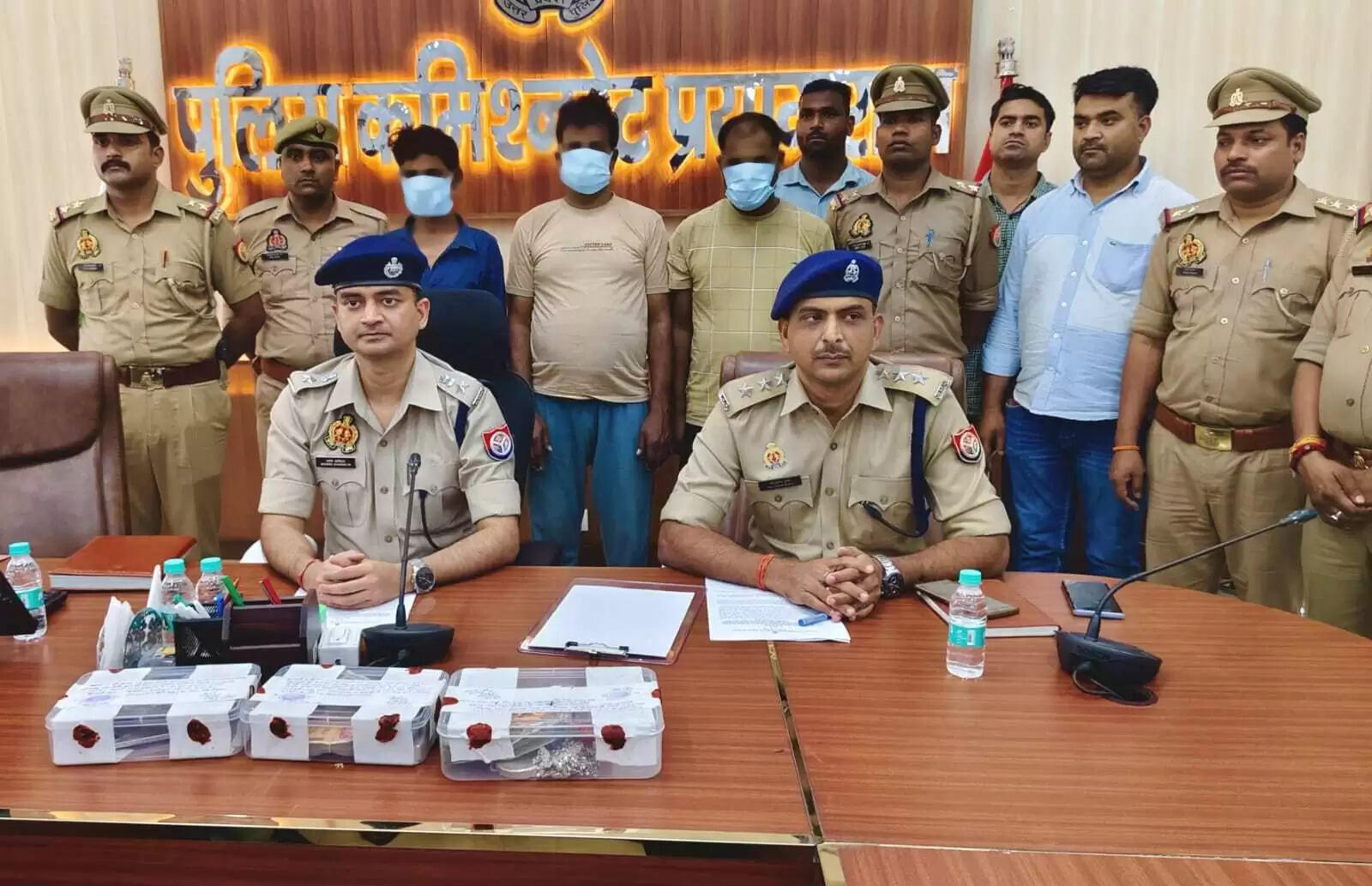 चोरी करने वाले गिरोह के तीन आरोपित गिरफ्तार, नकदी एवं जेवरात समेत 13 लाख का माल बरामद