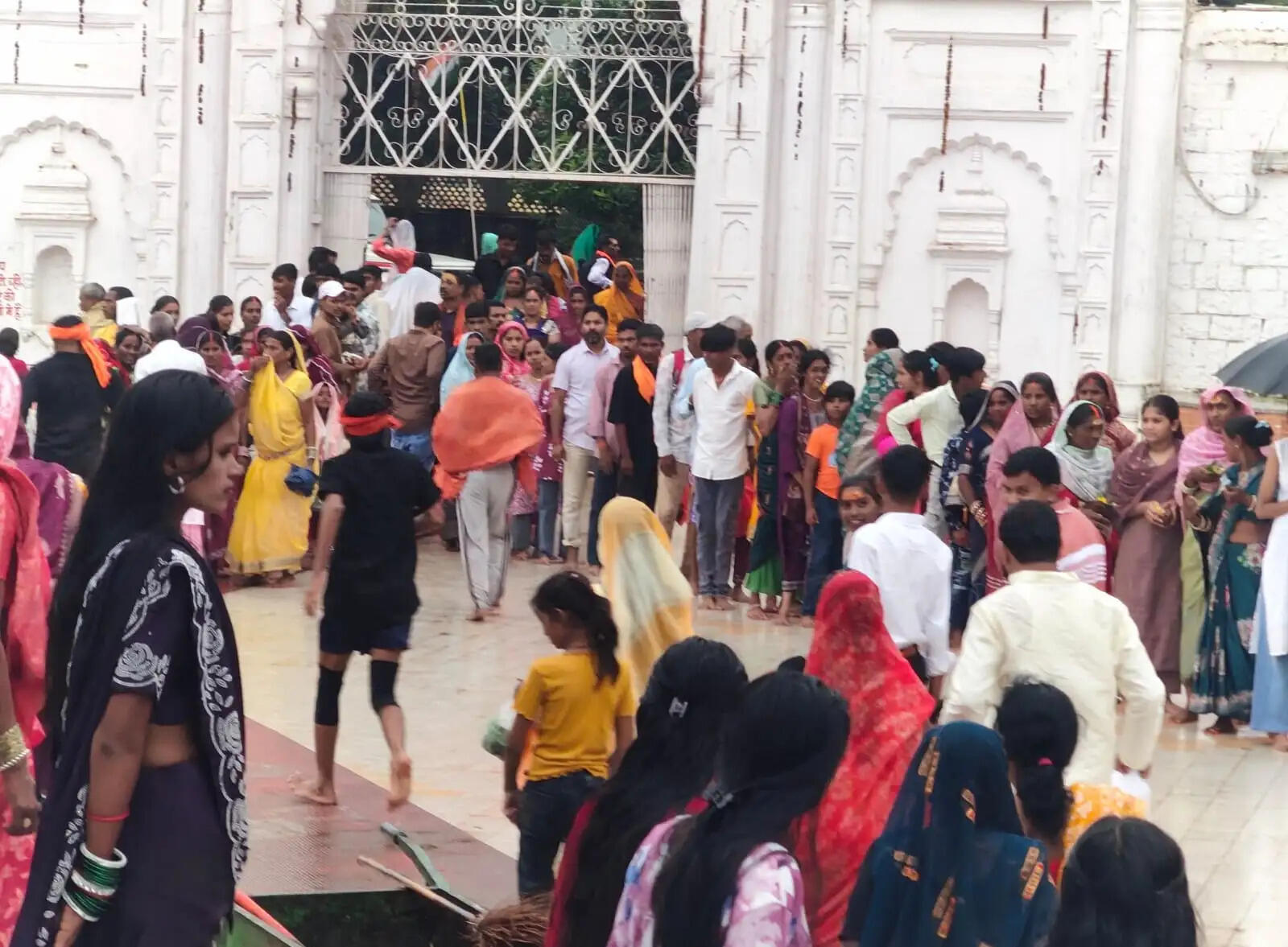 अनूपपुर: तीसरे श्रावण सोमवार और नागपंचमी पर अमरकंटक में उमड़े भक्त