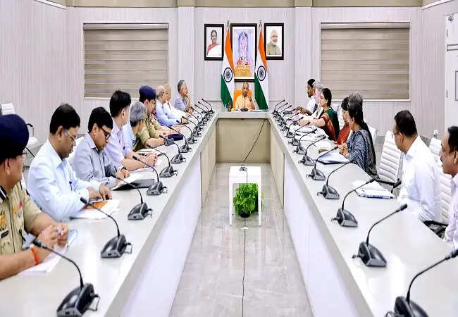 लंबित राजस्व वादों में देरी पर तय होगी अधिकारियों की जवाबदेही : मुख्यमंत्री याेगी