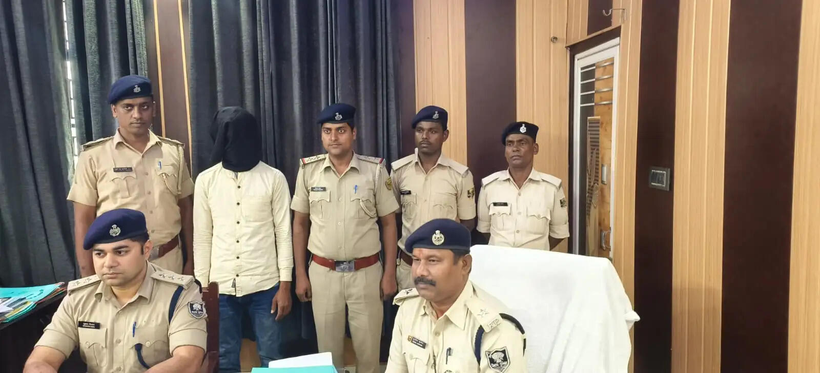 बहादुरगंज में महजबी खातून हत्याकांड का खुलासा, पड़ोसी गिरफ्तार