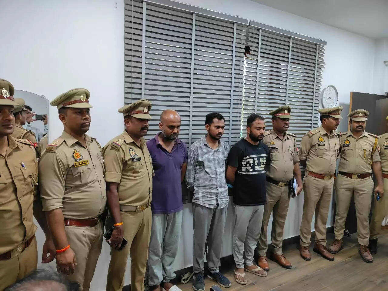 एटीएम मशीन में चाभी लगाकर 1.39 करोड़ रुपये की चोरी करने वाले तीन शातिर चढ़े पुलिस के हत्थे