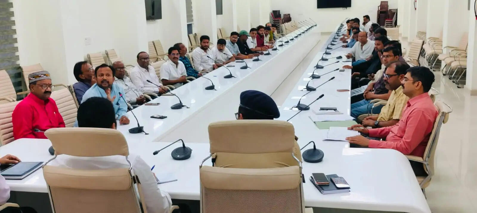 डीएम-एसपी ने ज्वैलर्स व्यापारियों के साथ की बैठक