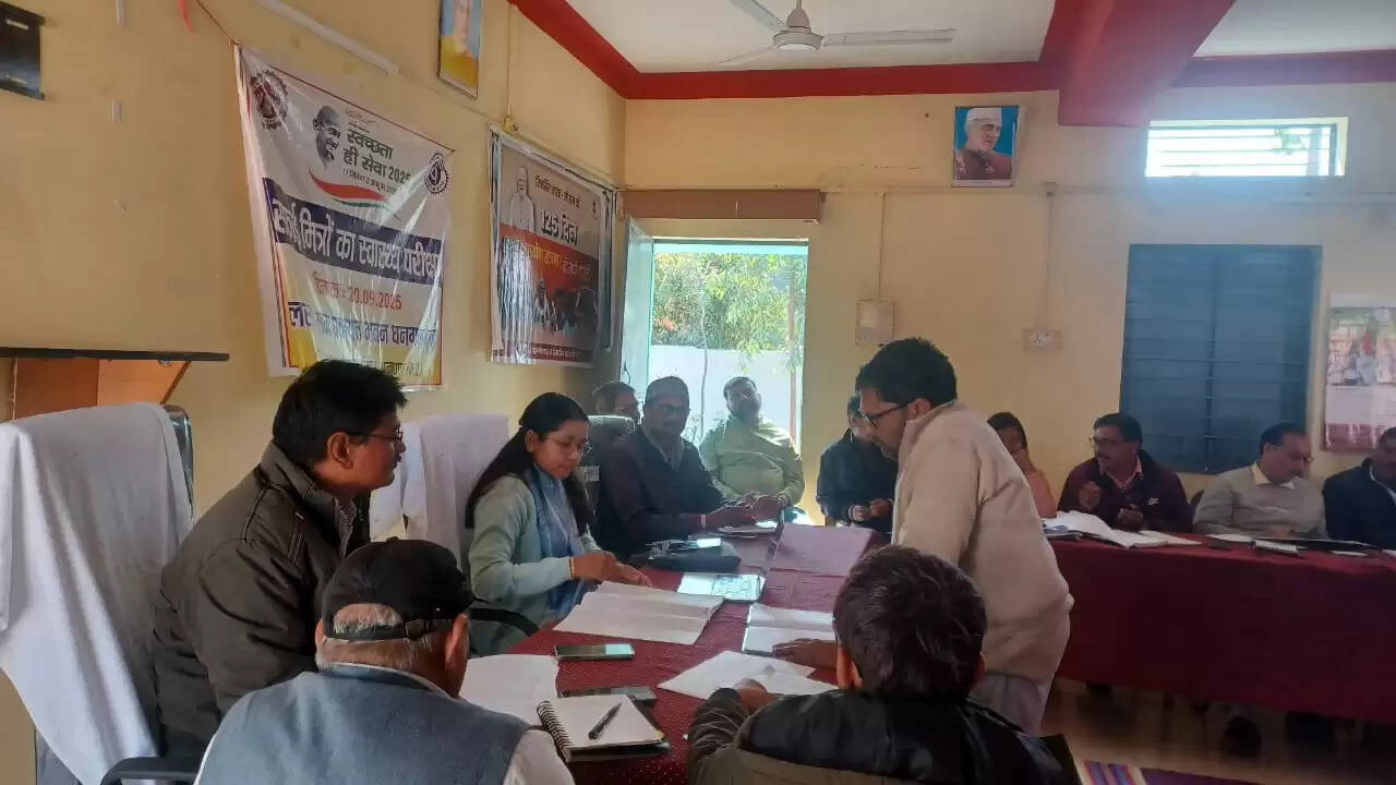 अनूपपुर:संकल्प से समाधान तथा अटल ई- सेवा केंद्र का जिंप सीईओ का औचक निरीक्षण