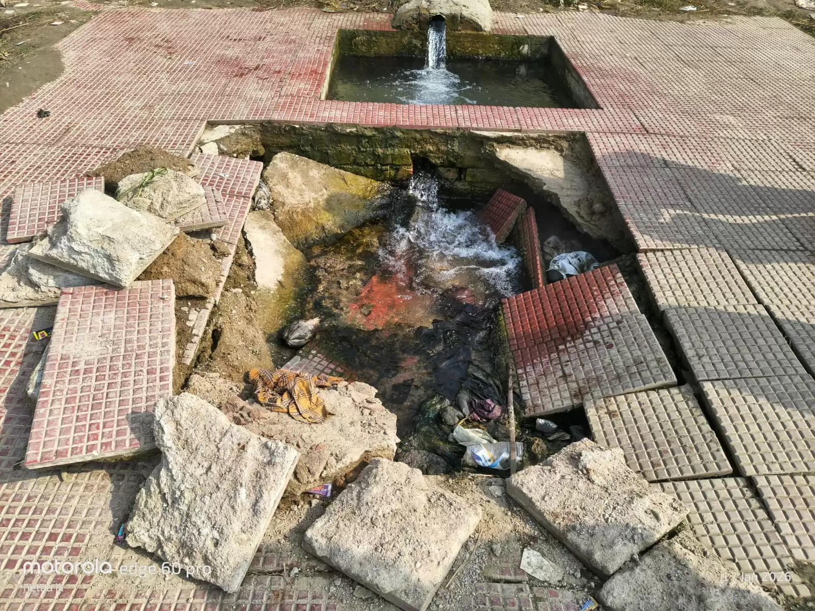 औरैया में यमुना तट के स्नान स्थल व मार्ग बदहाल, दुर्घटना की आशंका