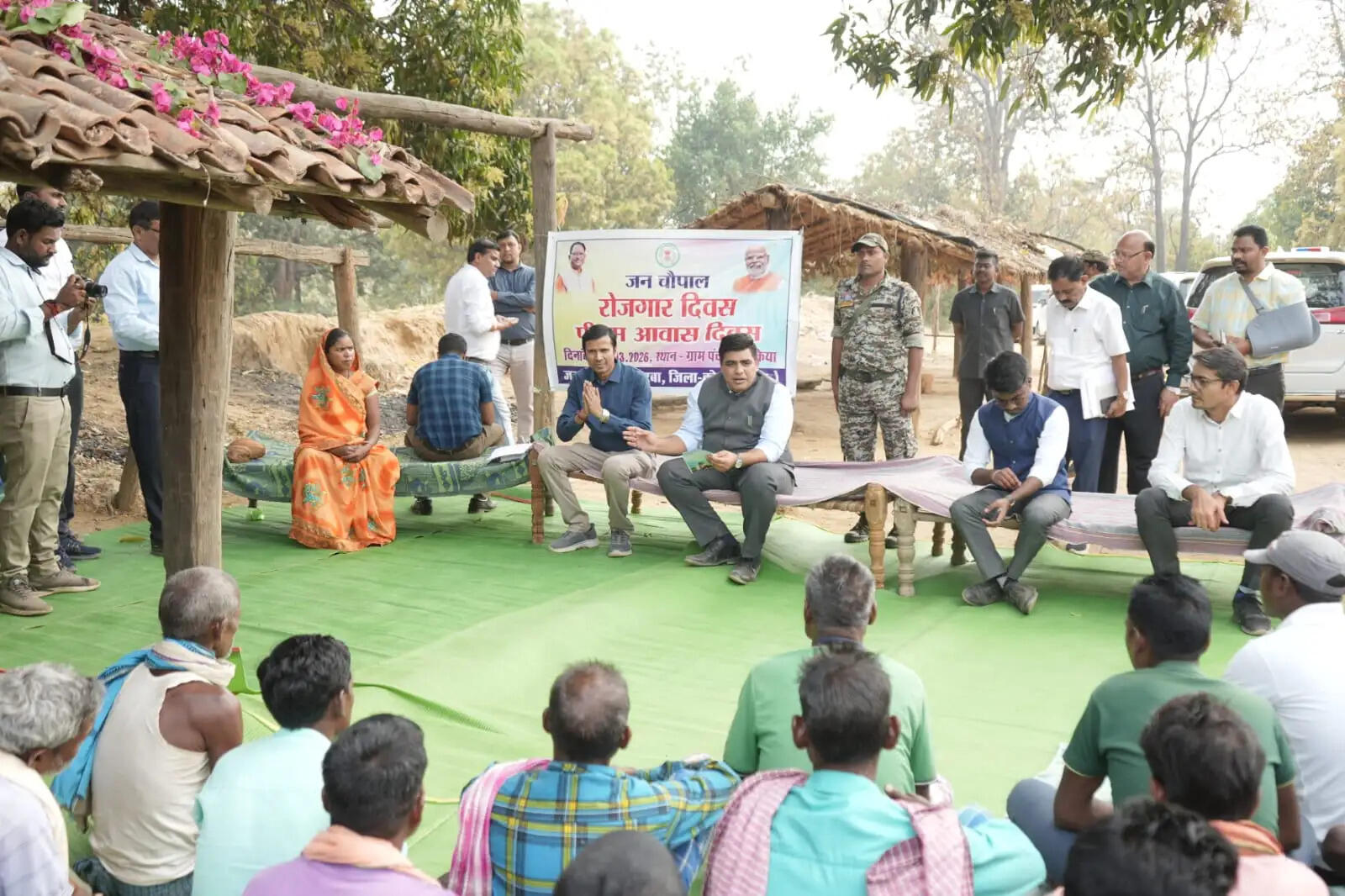 कोरबा : दूरस्थ ग्राम नकिया में कलेक्टर की चौपाल, ग्रामीणों की सुनी समस्याएँ