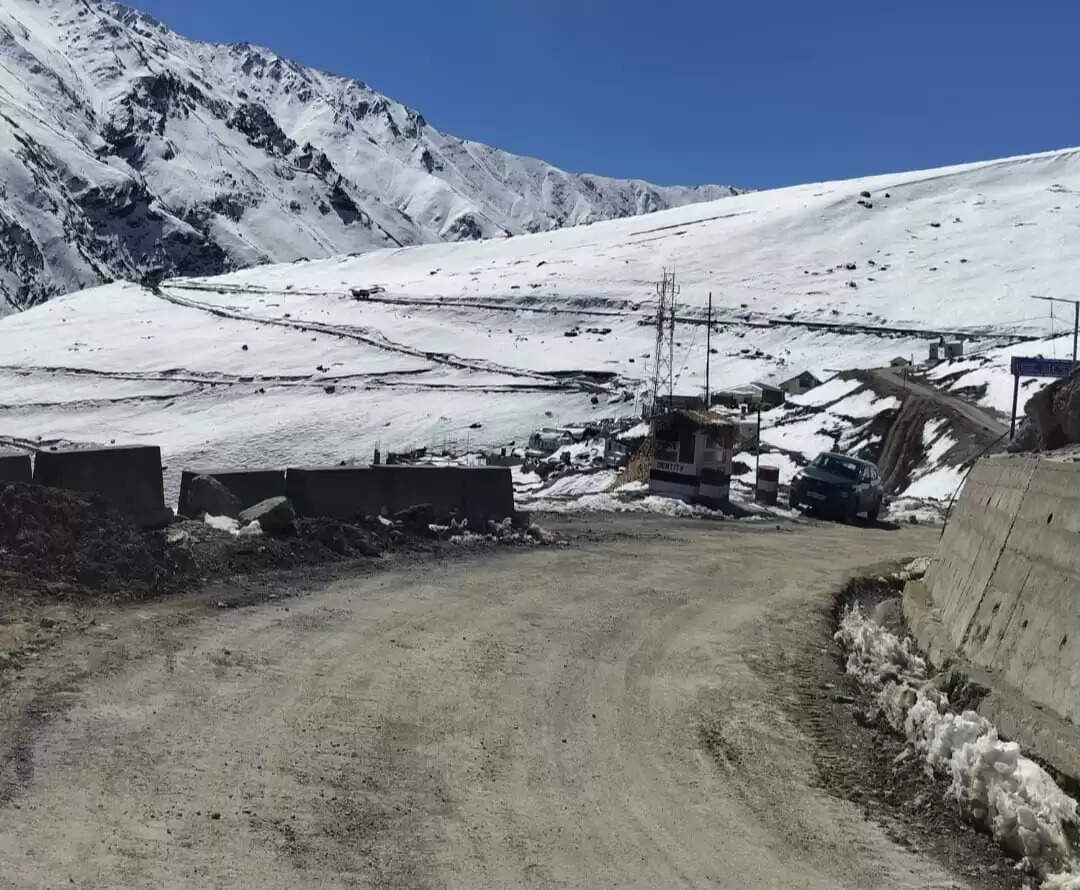 बीआरओ ने 17, 500 फीट की ऊंचाई पर तैयार की सड़क