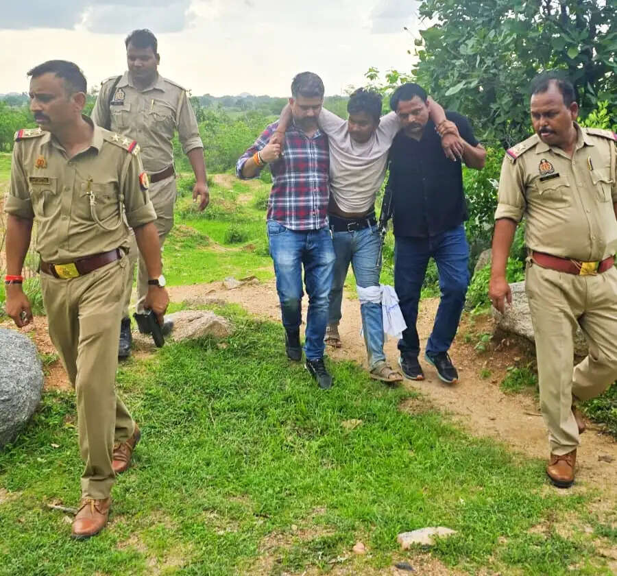 छात्रा से गैंगरेप के आरोपित को पुलिस ने मुठभेड़ में किया गिरफ्तार