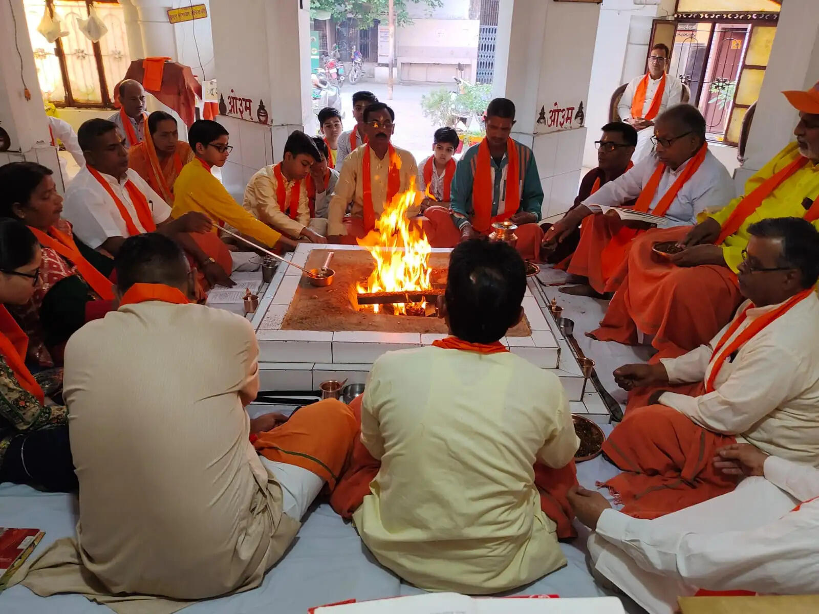 विश्व यज्ञ दिवस पर महानगर में गूंजे वैदिक मंत्र, घर-घर हुआ यज्ञ