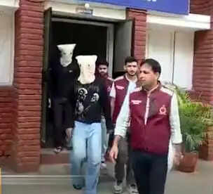 फरीदाबाद : कोर्ट में देसी पिस्तौल लेकर पहुंचे दो छात्र गिरफ्तार, बेचने वाले की तलाश