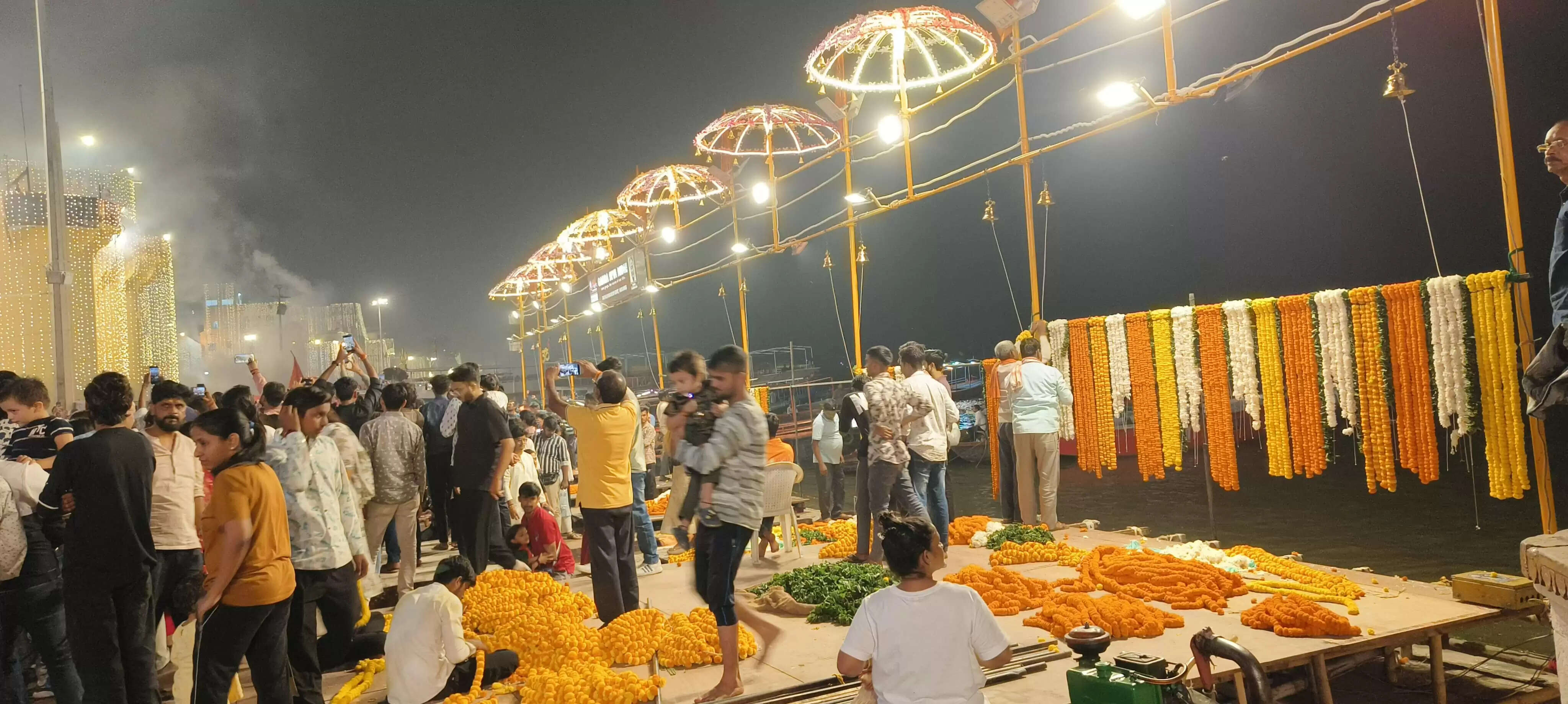 देव दीपावली: काशी में गंगा के अर्धचंद्राकार 84 घाटों पर दिखेगा इंद्रलोक का नजारा