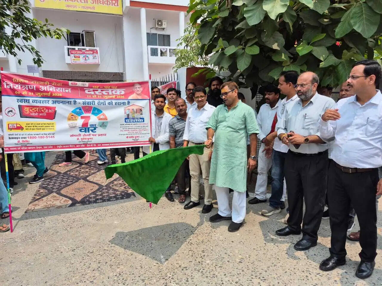 डॉक्टर्स डे पर विधायक डॉ नीलकंठ तिवारी ने चिकित्सकों का किया सम्मान