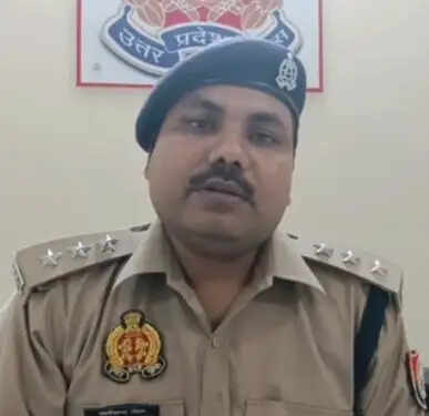 झांसी पुलिस मुठभेड़ में दो शातिर चोर गिरफ्तार, एक फरार