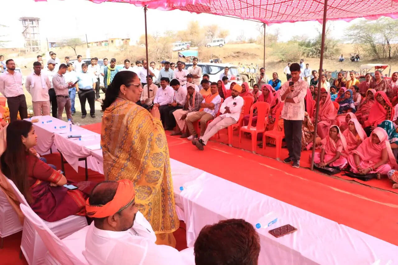 झाबुआ: पर्यावरण संरक्षण हेतु सामुदायिक प्रयास किए जाने की जरूरत; निर्मला भूरिया