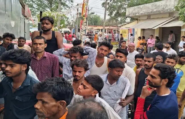 बिहार के मुजफ्फरपुर में दो बच्चे समेत तीन की हत्या