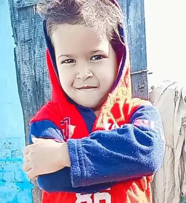 कानपुर में बारिश का कहर : कच्चा मकान ढहने से पिता समेत तीन बेटियाें की मलबे में दब कर मौत, एक बेटी अस्पताल में