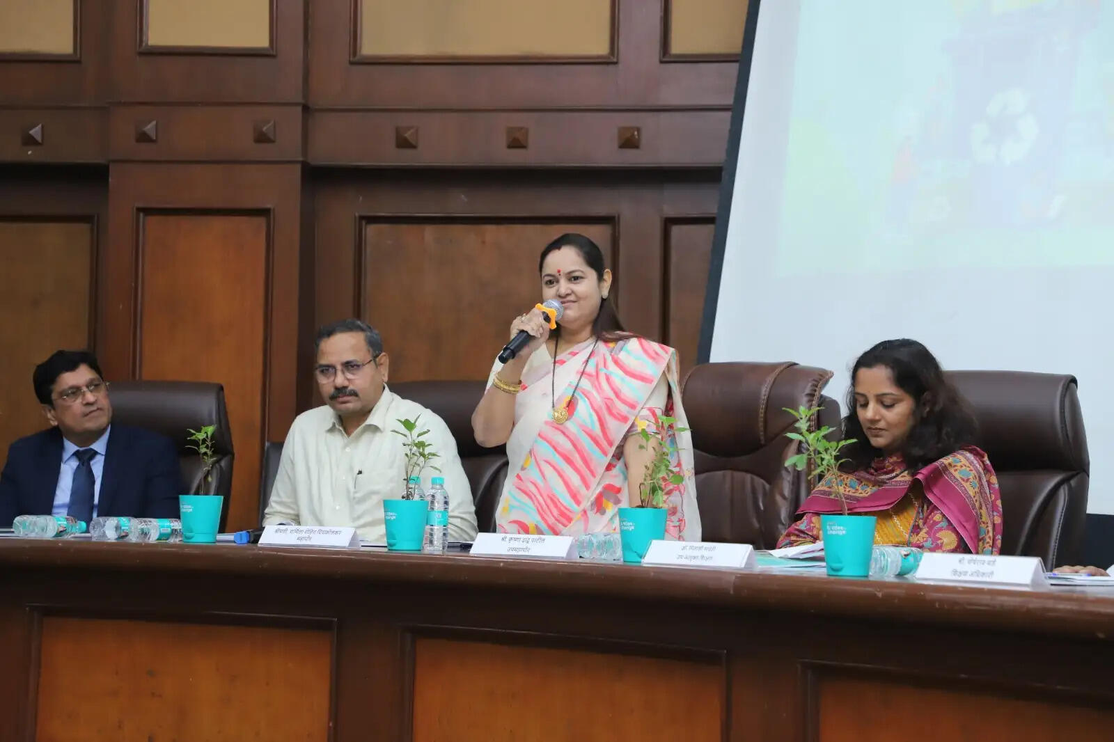 टीएमसी में 'बॉटल्स फॉर चेंज' विद्यार्थियों का पर्यावरण रक्षा में साथ-  ठाणे मेयर