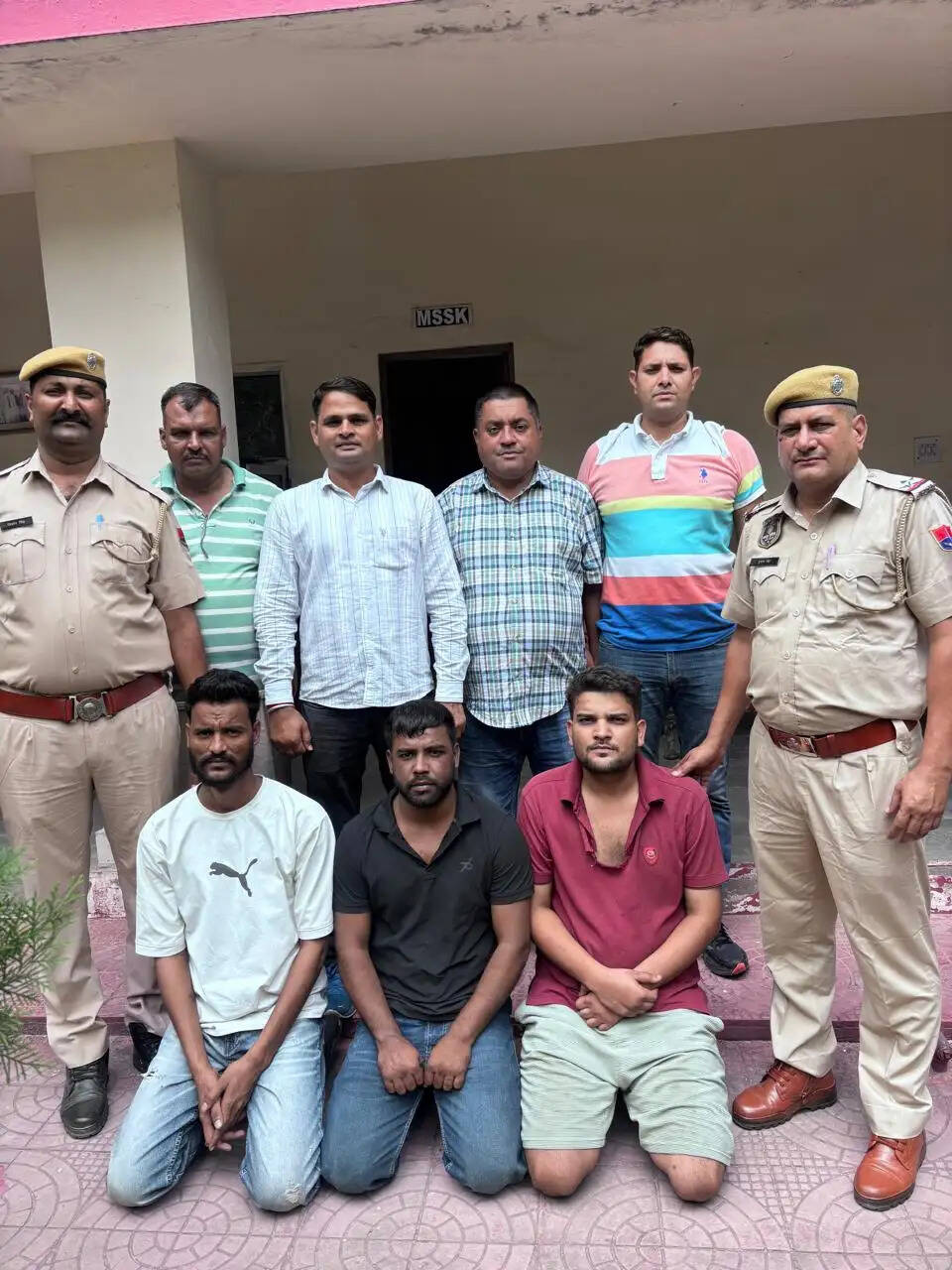 अपहरण कर दाे करोड़ की फिरौती मांगने वाली गैंग के तीन बदमाश गिरफ्तार