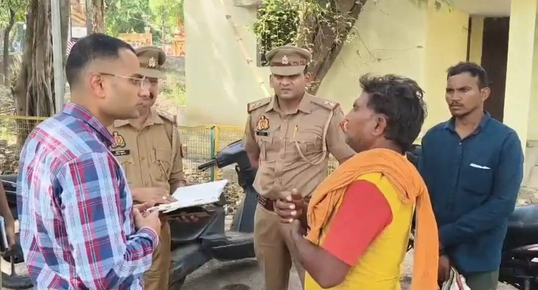 मायके में रह रही महिला ने दो बेटियों के साथ की आत्महत्या