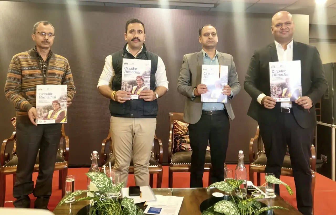 हिमाचल के शहरों में कचरे से निपटने के लिए बनेगी दीर्घकालिक योजना : विक्रमादित्य सिंह
