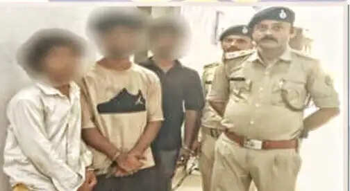 नाबालिग से छेड़खानी के विरोध पर दो पक्षों में पथराव, तीन आरोपी गिरफ्तार, एसआईटी गठित
