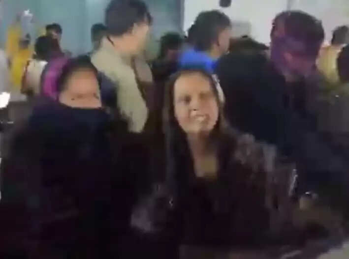 लोहे का फ्रेम उठाते समय हाइड्रा क्रेन का पट्टा टूटा, दो की मौत