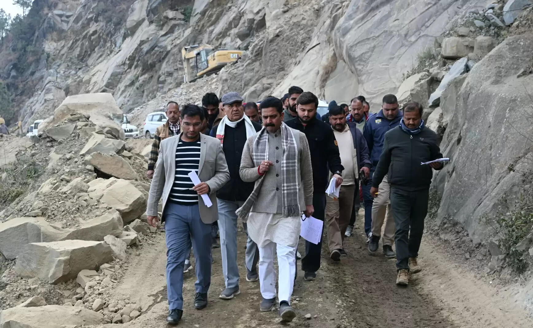 एनएच–03 सिहन से पाड़च्छु तक विधायक चंद्रशेखर ने किया निरीक्षण