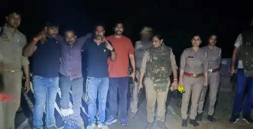 महिला मित्र व उसके बेटे का हत्यारोपित पुलिस मुठभेड़ में घायल