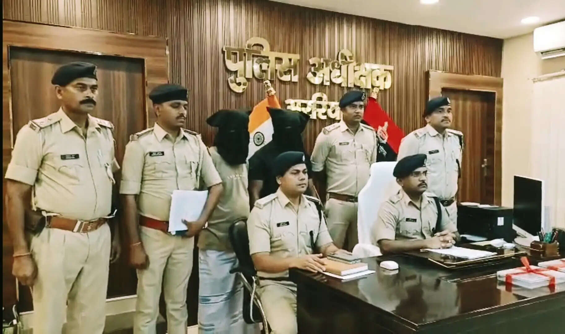 टॉप टेन अपराधियों की सूची में शामिल मो.गजनी सहयोगियाें के साथ गिरफ्तार,कई हथियार बरामद